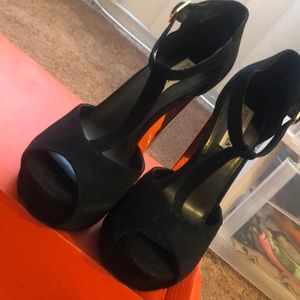 High heels. Gold heels!